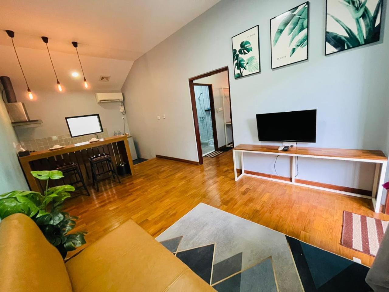 Wh Hotel & Service Apartment Thanlyin Bagian luar foto