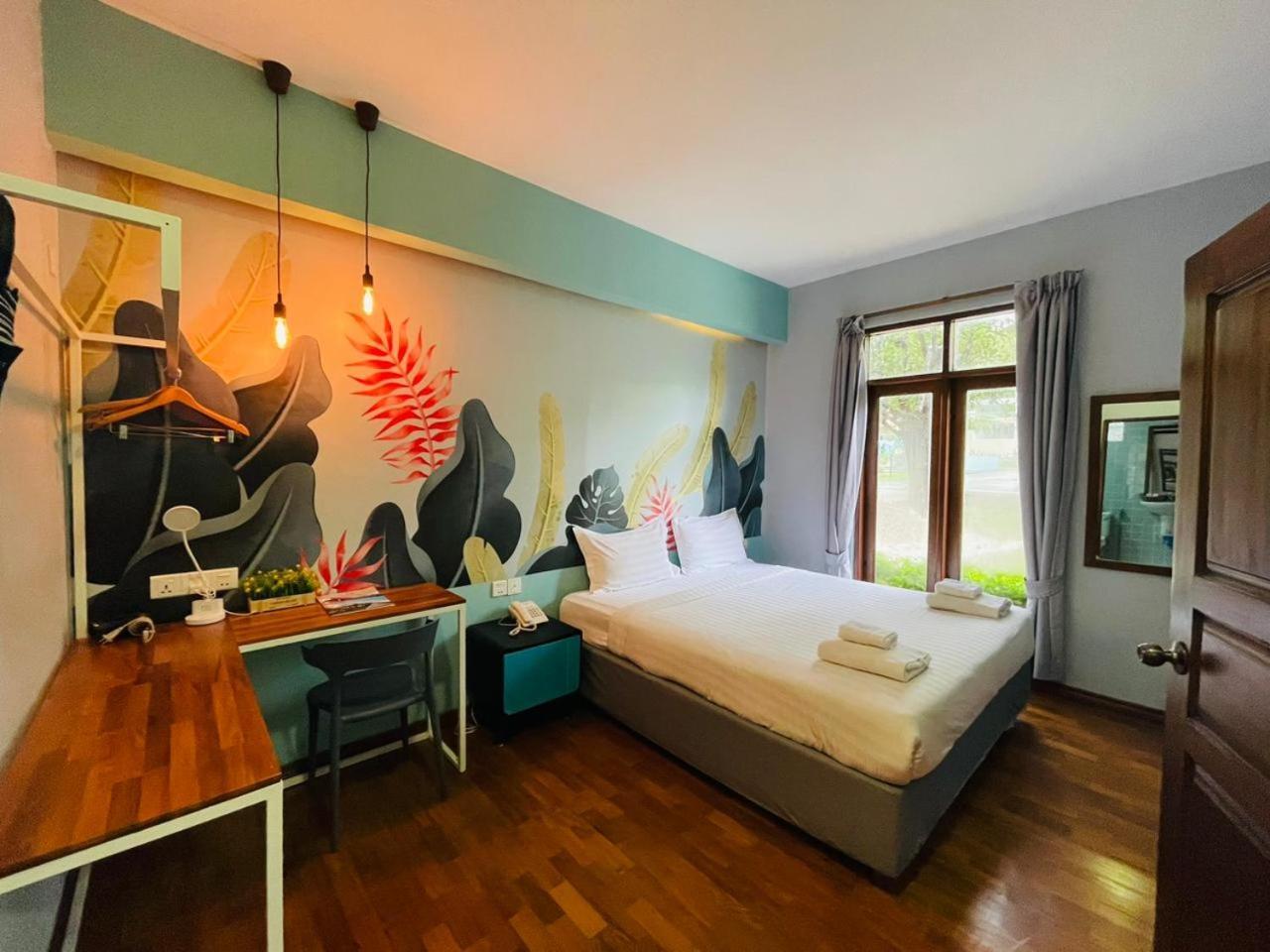 Wh Hotel & Service Apartment Thanlyin Bagian luar foto