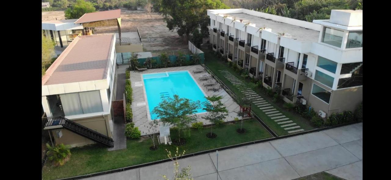 Wh Hotel & Service Apartment Thanlyin Bagian luar foto
